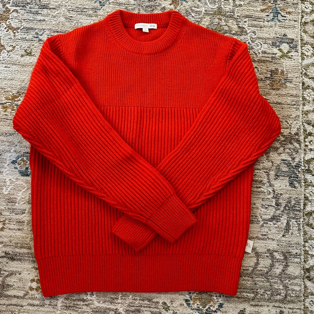 Uniqlo JWA sweater